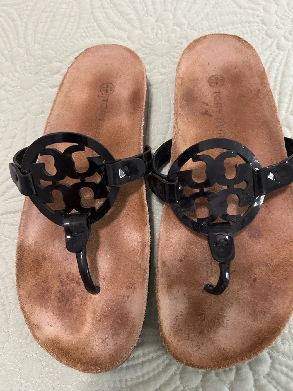 TORY BURCH Black Patent Logo Thong Sandals 8M Sueded Insole for GREAT COMFORT!